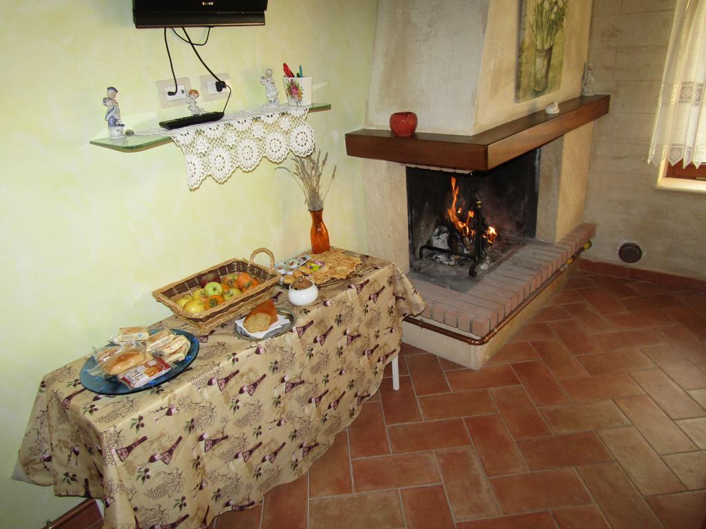 Medieval Village Of Pacentro Cameră foto